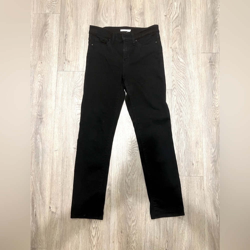 Levi’s 312 Shaping Slim Women’s Jeans - size 28